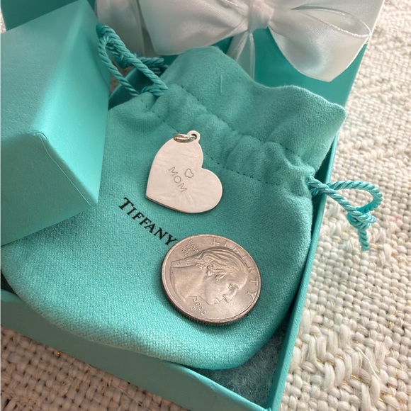 NEW AUTHENTIC! Tiffany & Co. Silver Heart MOM Pendant Charm - Picture 4 of 4